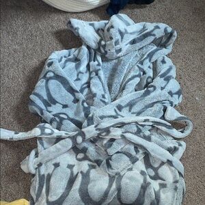 Vera Bradley Soft Gray Textured Robe